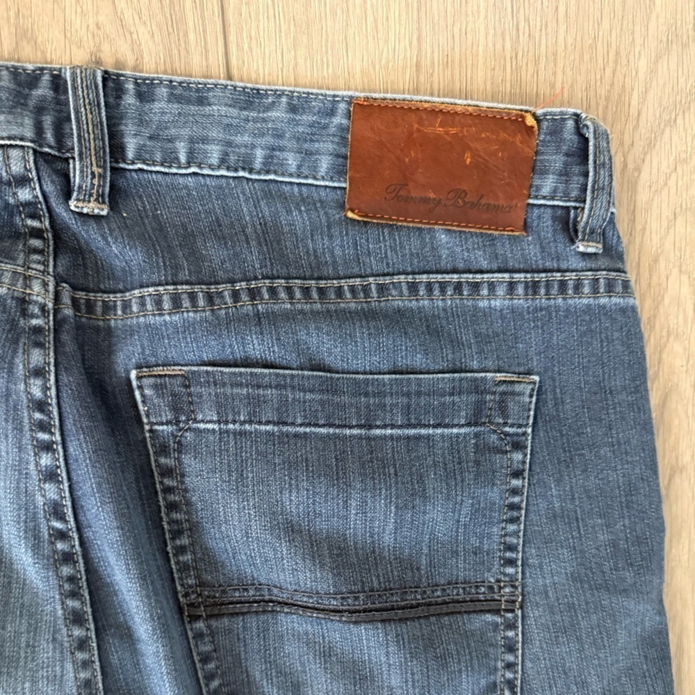 Tommy Bahama Men’s Blue Denim Straight Leg Jeans Leather Patch Classic Fit - Picture 5 of 6